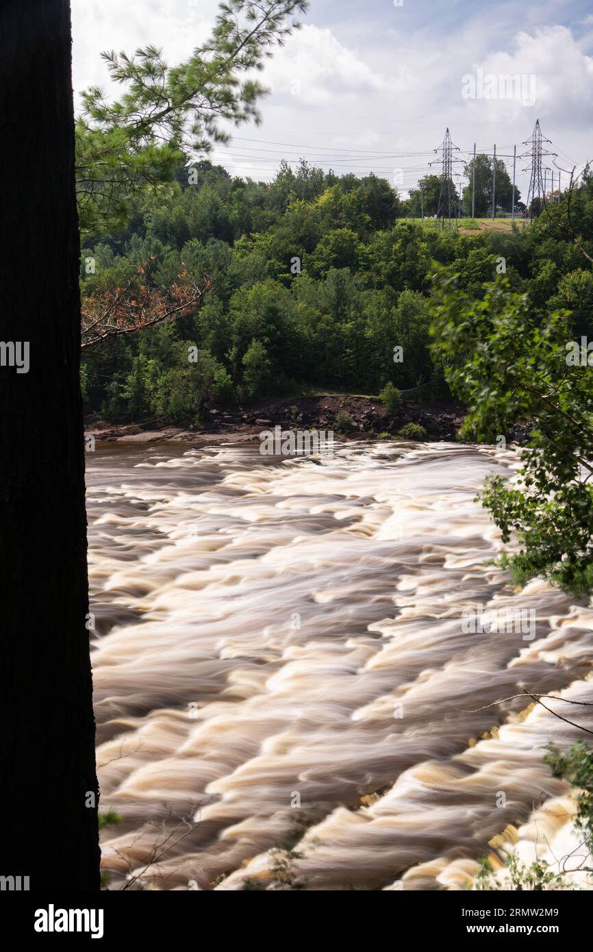 Lunga esposizione rapide lisce su un torrente Foto Stock
