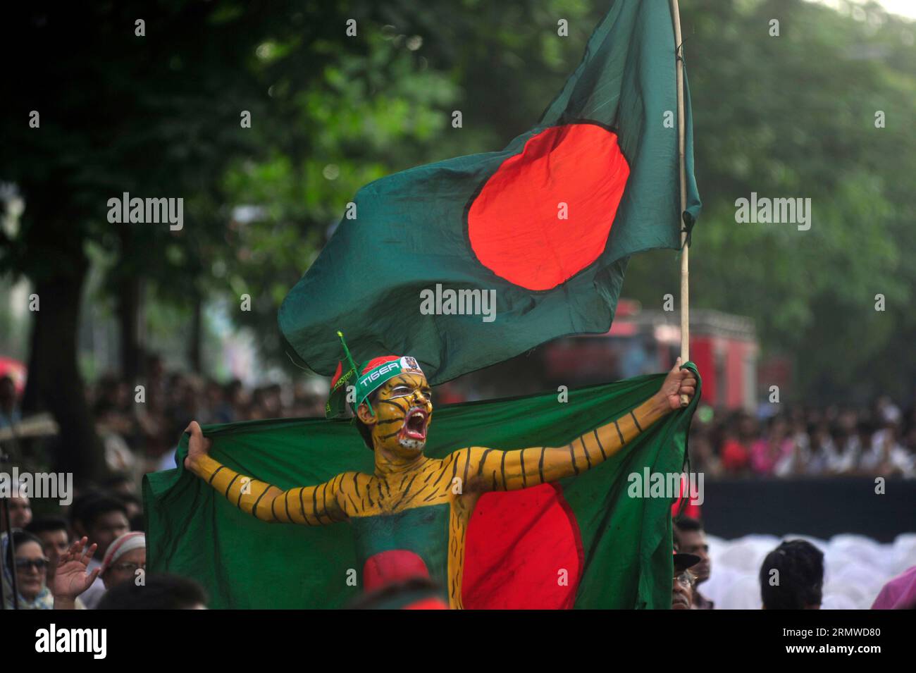 Tigre Shoyab Ali durante i giocatori di cricket nazionali del Bangladesh ricevono un caloroso benvenuto da parte del BCB per celebrare la loro performance di Coppa del mondo al Manik mia Foto Stock