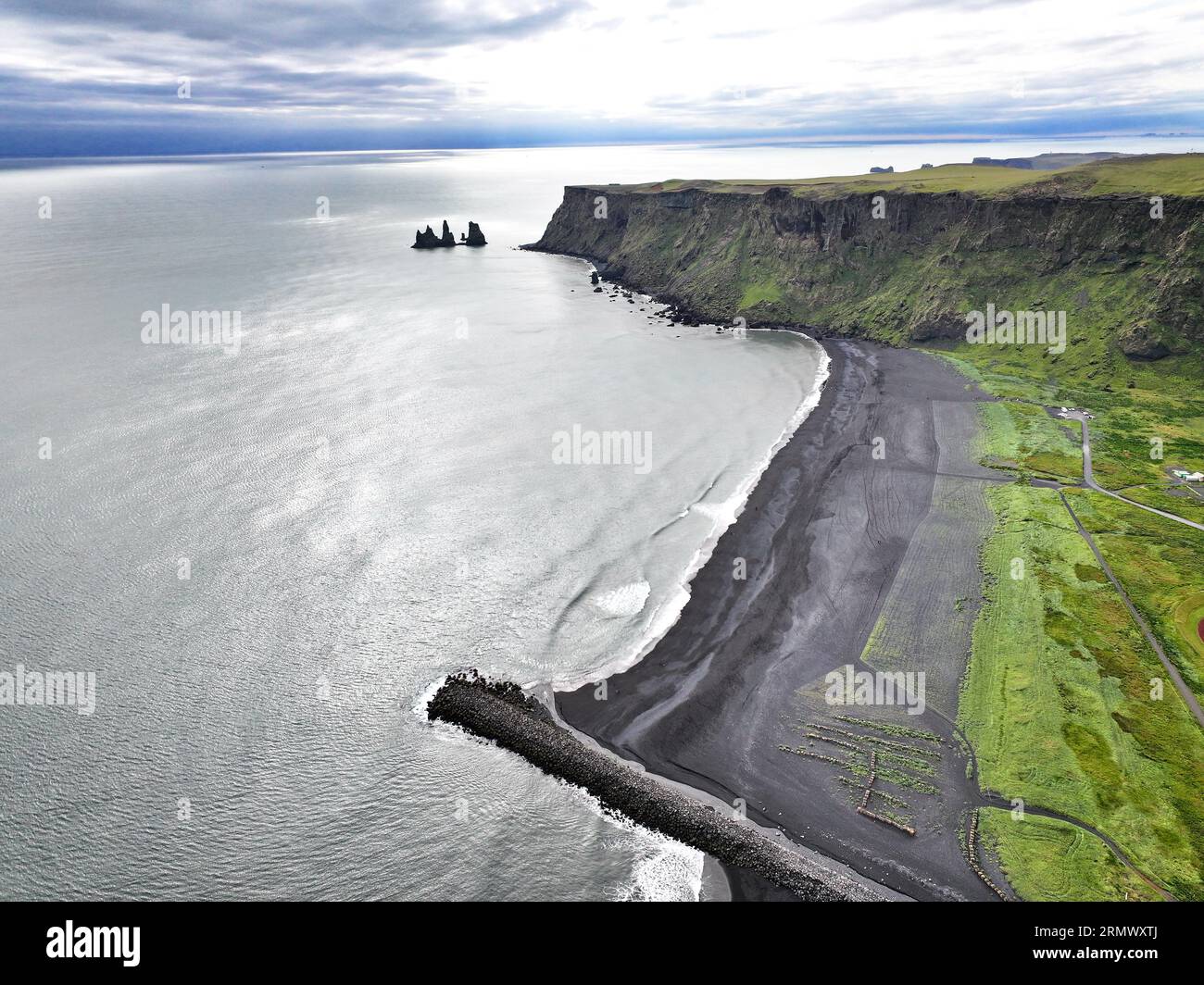 Vista aerea paesaggio islandese, natura e costa Foto Stock