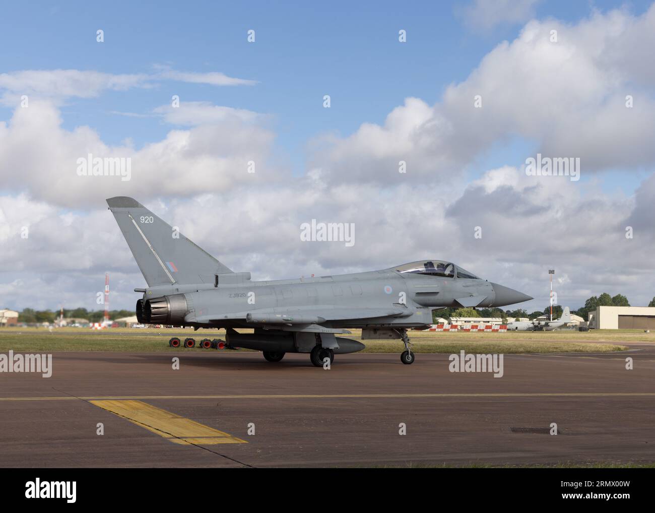 RAF Eurofighter Typhoon in attesa di partire dal Royal International Air Tattoo 2023 Foto Stock