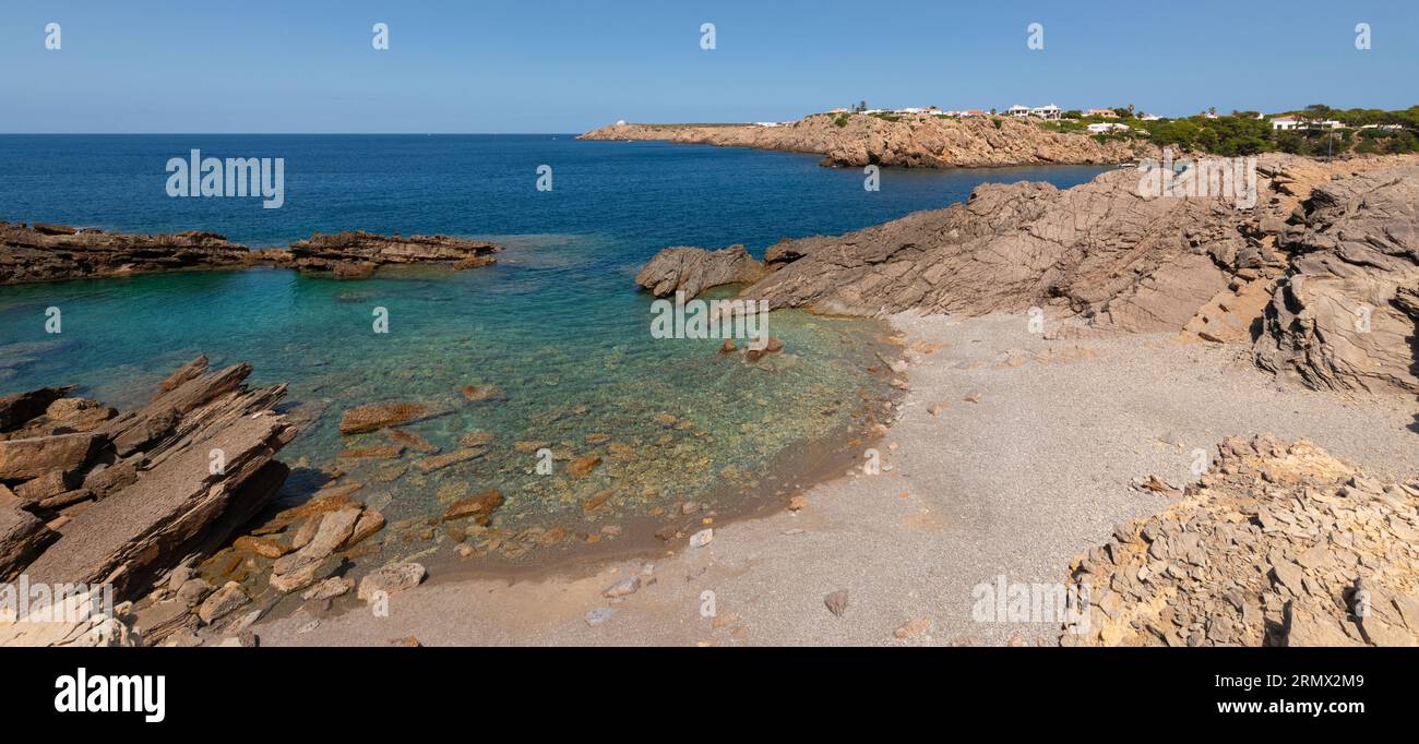 Una spiaggia isolata in Arenal D'en Castell Menorca Spagna Foto Stock