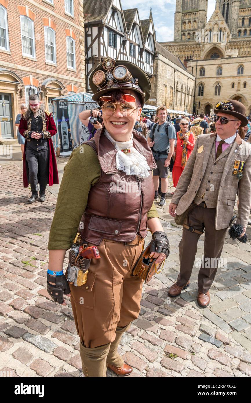 Lady Morals Enforcer in pelle, Castle Hill, Lincoln City, Lincolnshire, Inghilterra, REGNO UNITO Foto Stock