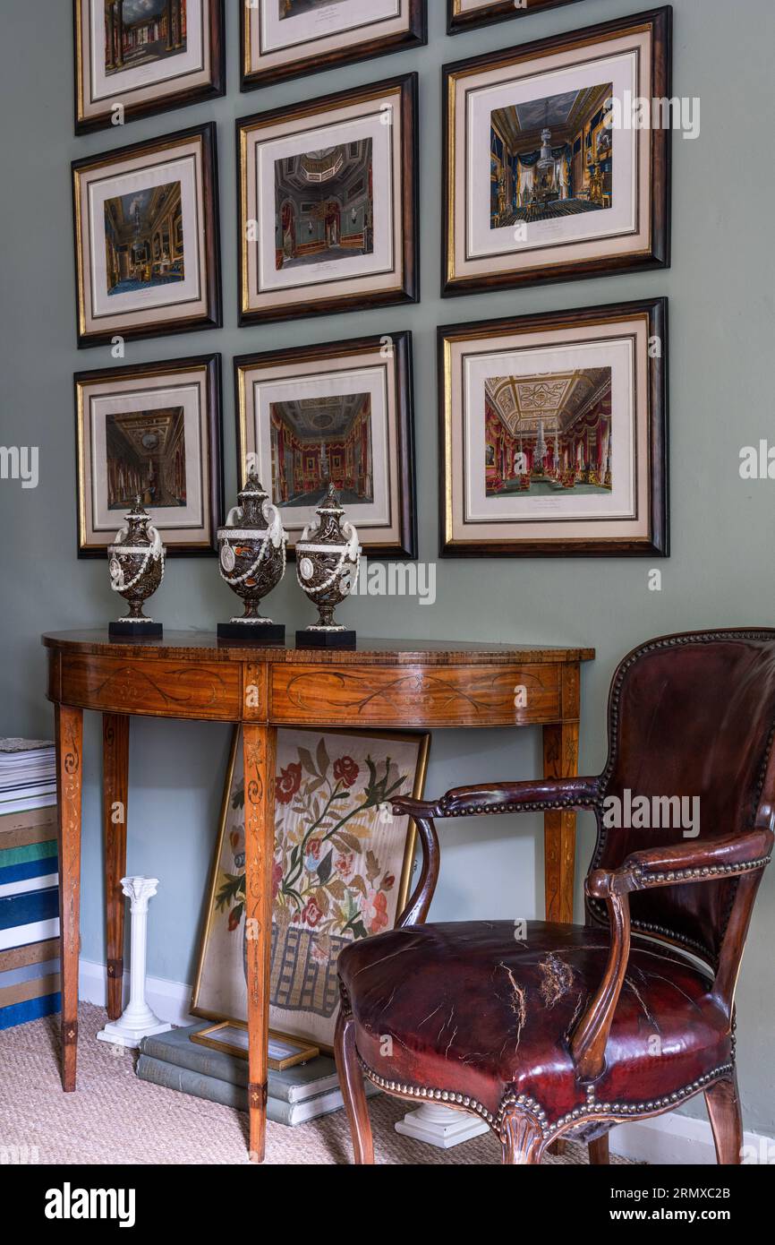 Incisioni della "storia delle residenze reali" di WH Pyne con ricami eseguiti dall'imperatrice vedova di Russia nella casa georgiana del XVIII secolo, Northamptons Foto Stock