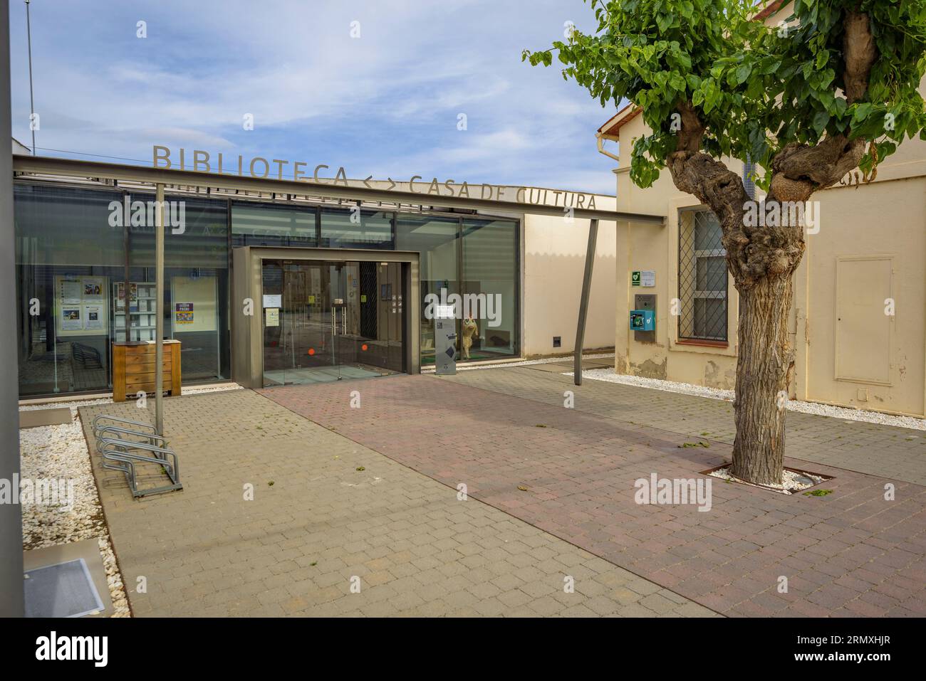 Edificio bibliotecario di Santa Eulàlia de Roncaana (Vallès Oriental, Barcellona, Catalogna, Spagna) ESP: Edificio de la biblioteca de Santa Eulàlia de Roncaana Foto Stock