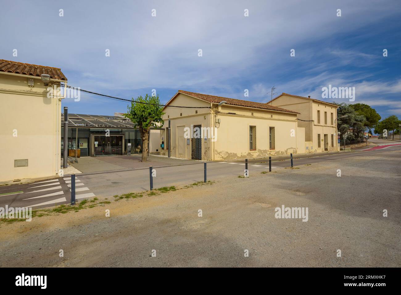 Edificio bibliotecario di Santa Eulàlia de Roncaana (Vallès Oriental, Barcellona, Catalogna, Spagna) ESP: Edificio de la biblioteca de Santa Eulàlia de Roncaana Foto Stock