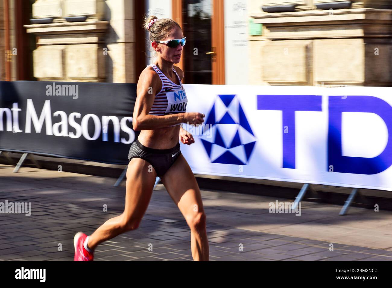 Il corridore canadese Wodak alla maratona dei campionati mondiali di atletica leggera. Strada urbana a Budapest. 26 agosto. sport, competizione, stile di vita attivo. Foto Stock