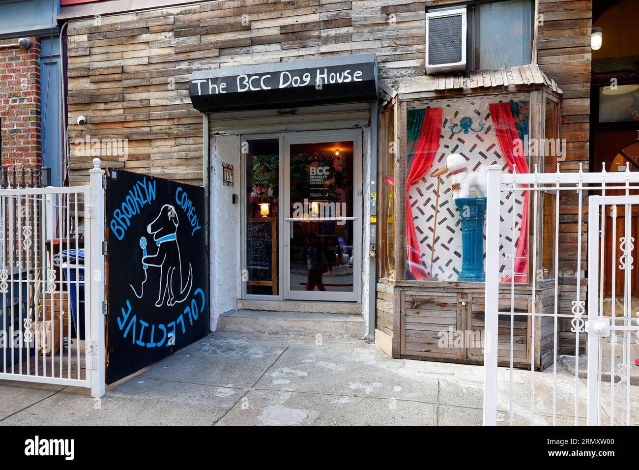Brooklyn Comedy Collective Dog House, 137 Montrose Ave, Brooklyn, New York, foto di un teatro in affitto e di una scuola di commedia a Williamsburg. Foto Stock