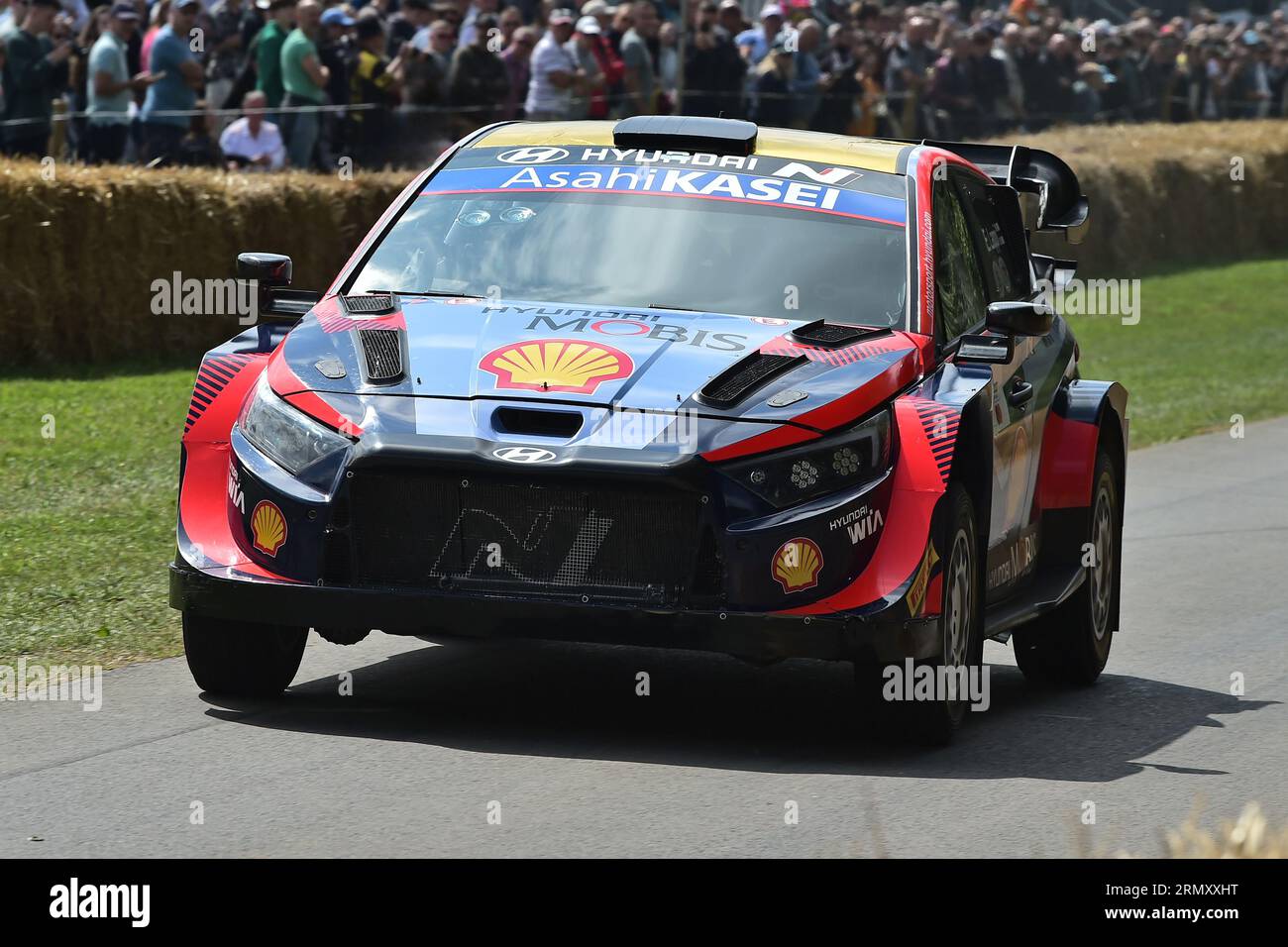 Thierry Neuville, Hyundai i20 N Rally1 Hybrid, 50 anni di WRC, World Rally Championship, Una selezione delle auto WRC più belle e di maggior successo al mondo Foto Stock