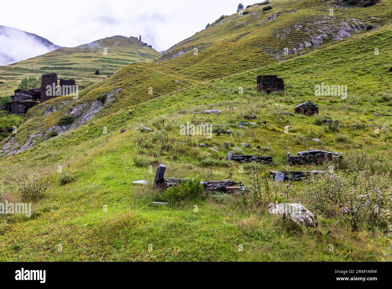 Il villaggio fortificato tushetiano di Dartlo, Georgia Foto Stock