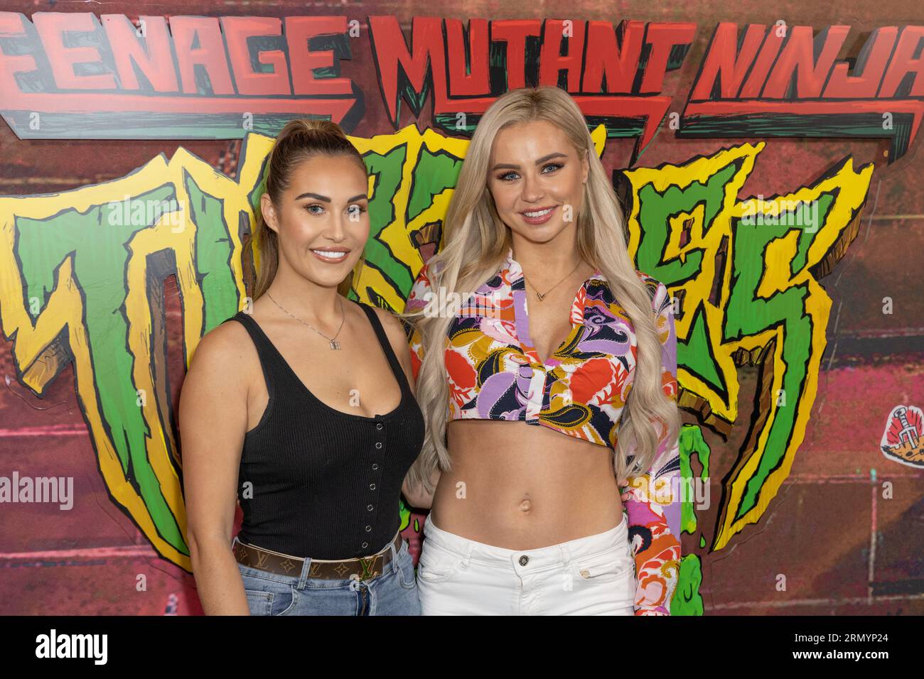 Gli ospiti celebri partecipano alla proiezione della famiglia "Mutant Mayhem" di Teenage Mutant Ninja Turtles presso Vue Leicester Square con: Chloe Goodman, Melissa Reeves Where: London, United Kingdom When: 30 Jul 2023 Credit: Phil Lewis/WENN Foto Stock