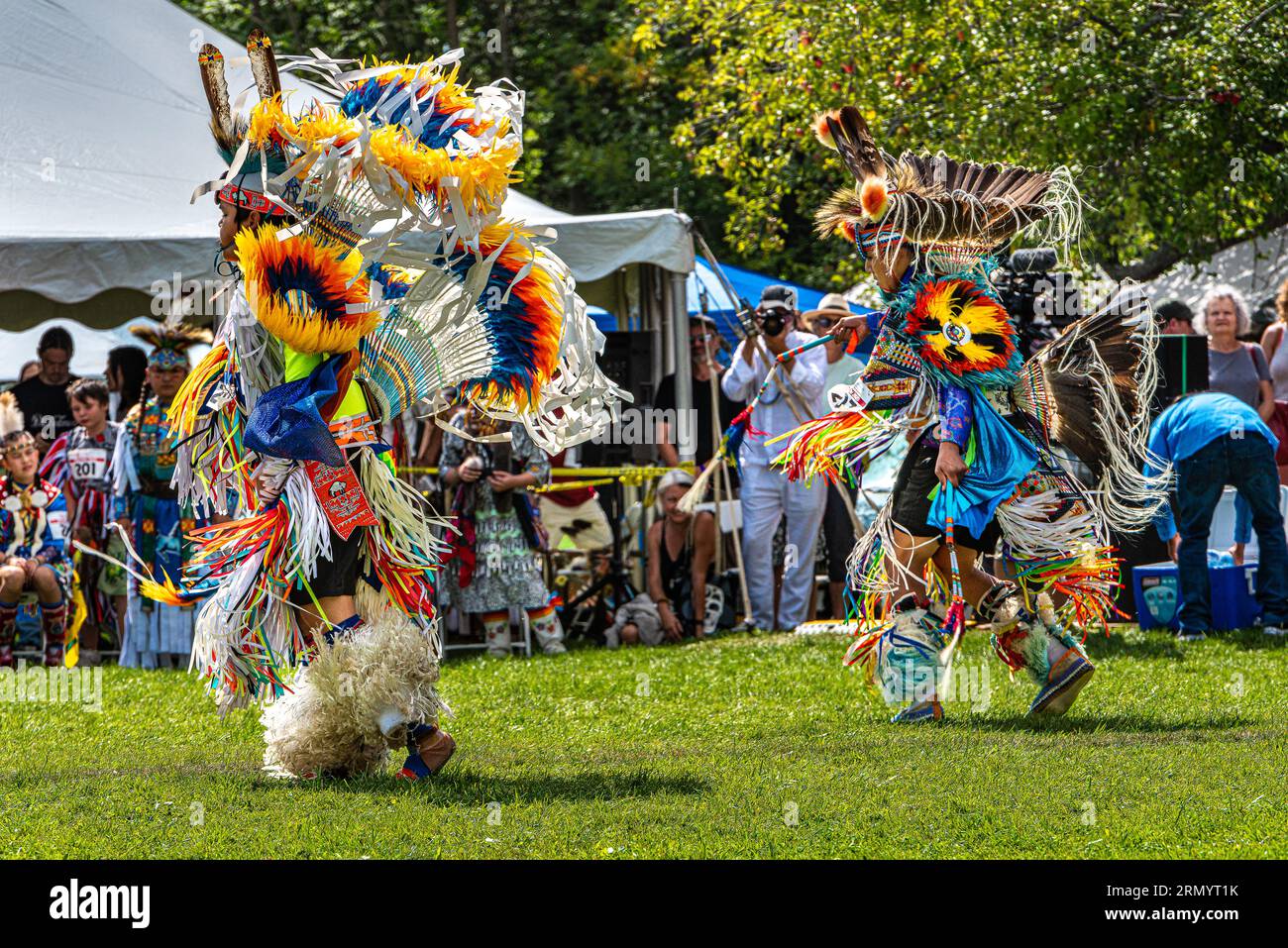 Pow Wow. È uno dei più grandi raduni degli indigeni del Canada. Pow Wow è una celebrazione della musica, della danza e della tradizione. Foto Stock
