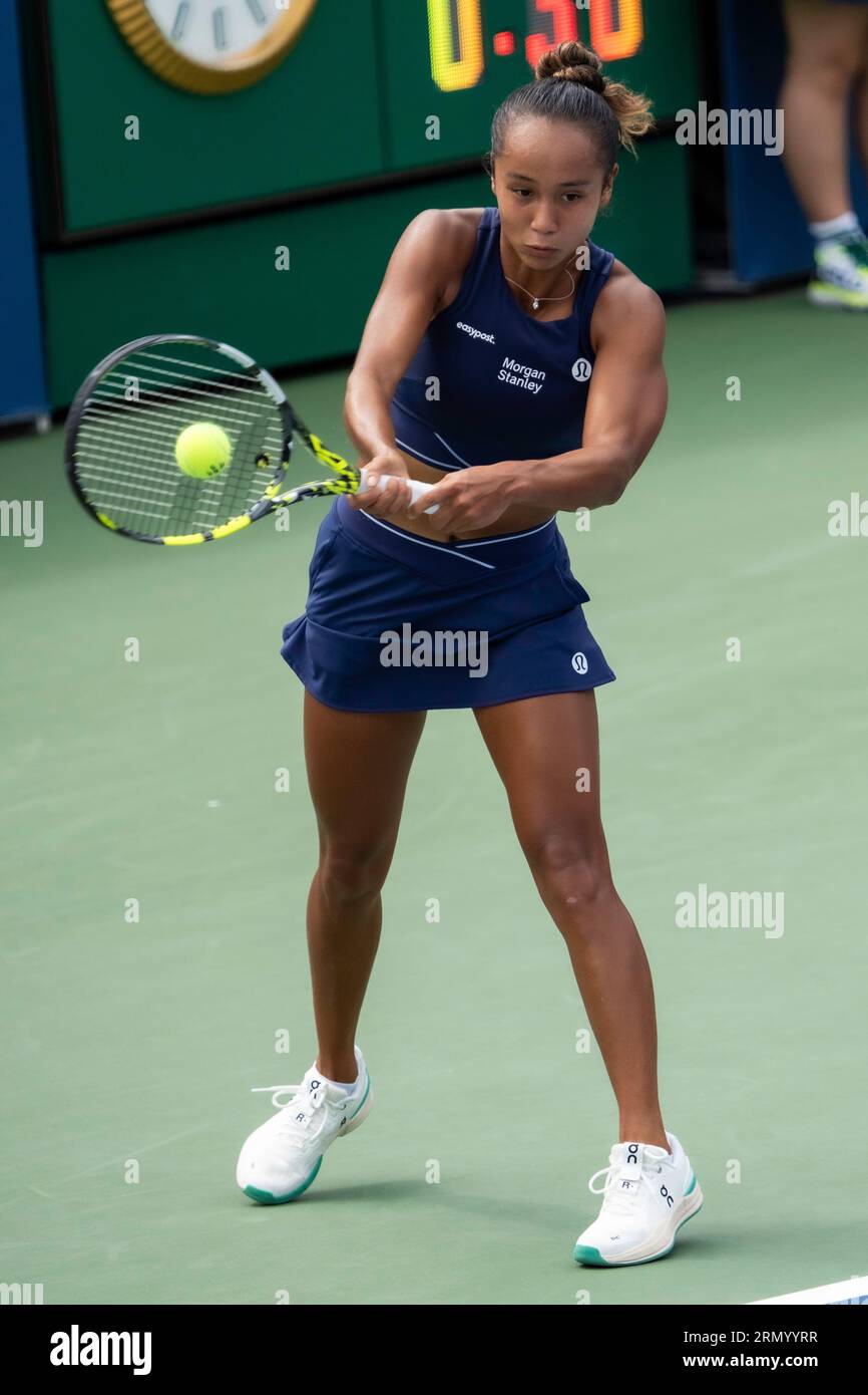 Leylah Fernandez (CAN) partecipa al primo turno di singolare femminile agli US Open Tennis 2023. Foto Stock