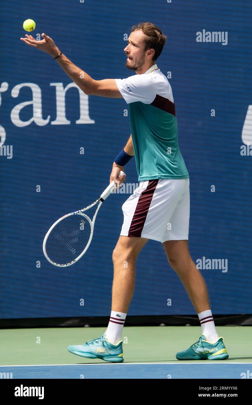 Daniil Medvedev (RUS) partecipa al primo turno di singolare maschile agli US Open Tennis 2023 Foto Stock