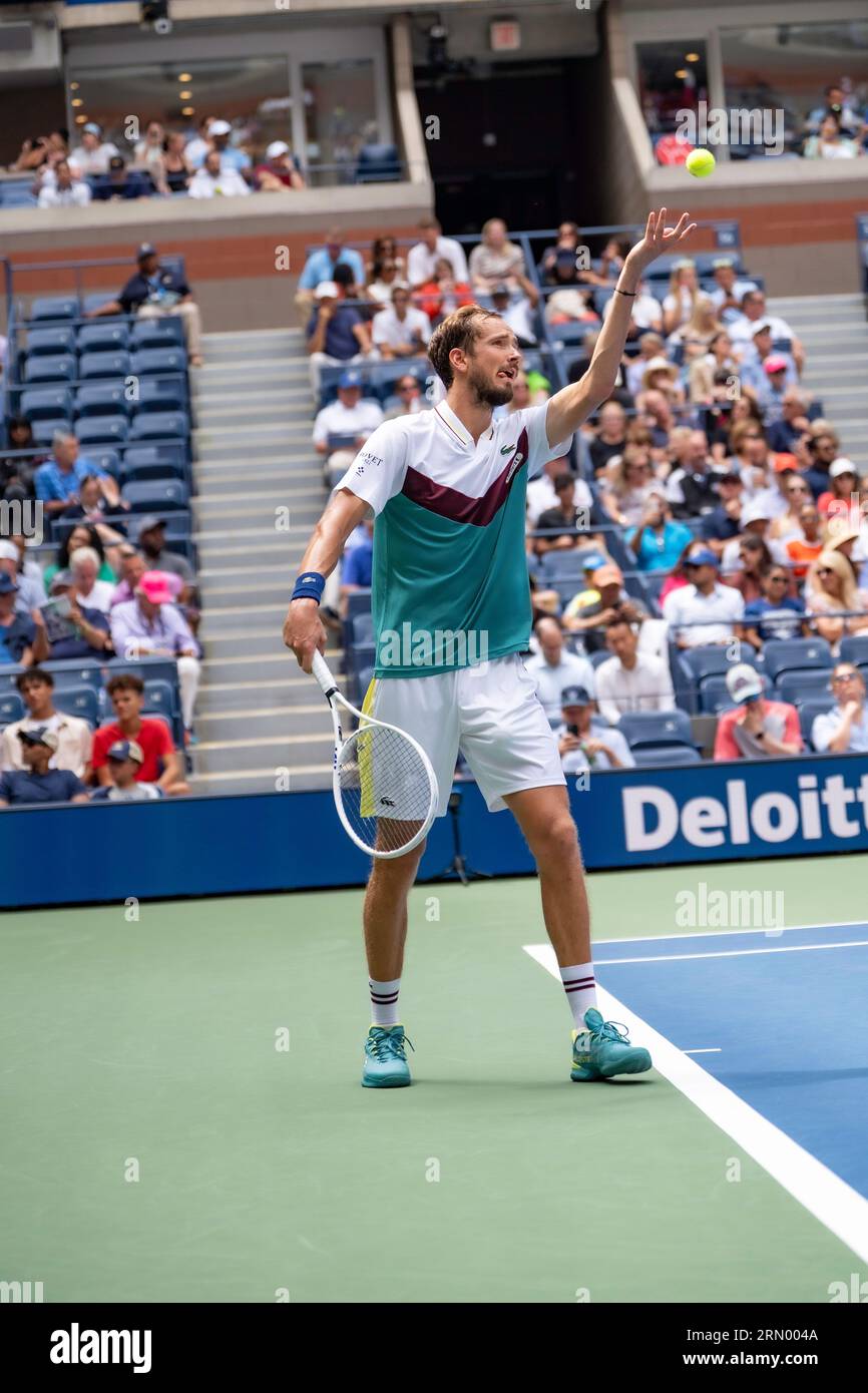 Daniil Medvedev (RUS) partecipa al primo turno di singolare maschile agli US Open Tennis 2023 Foto Stock