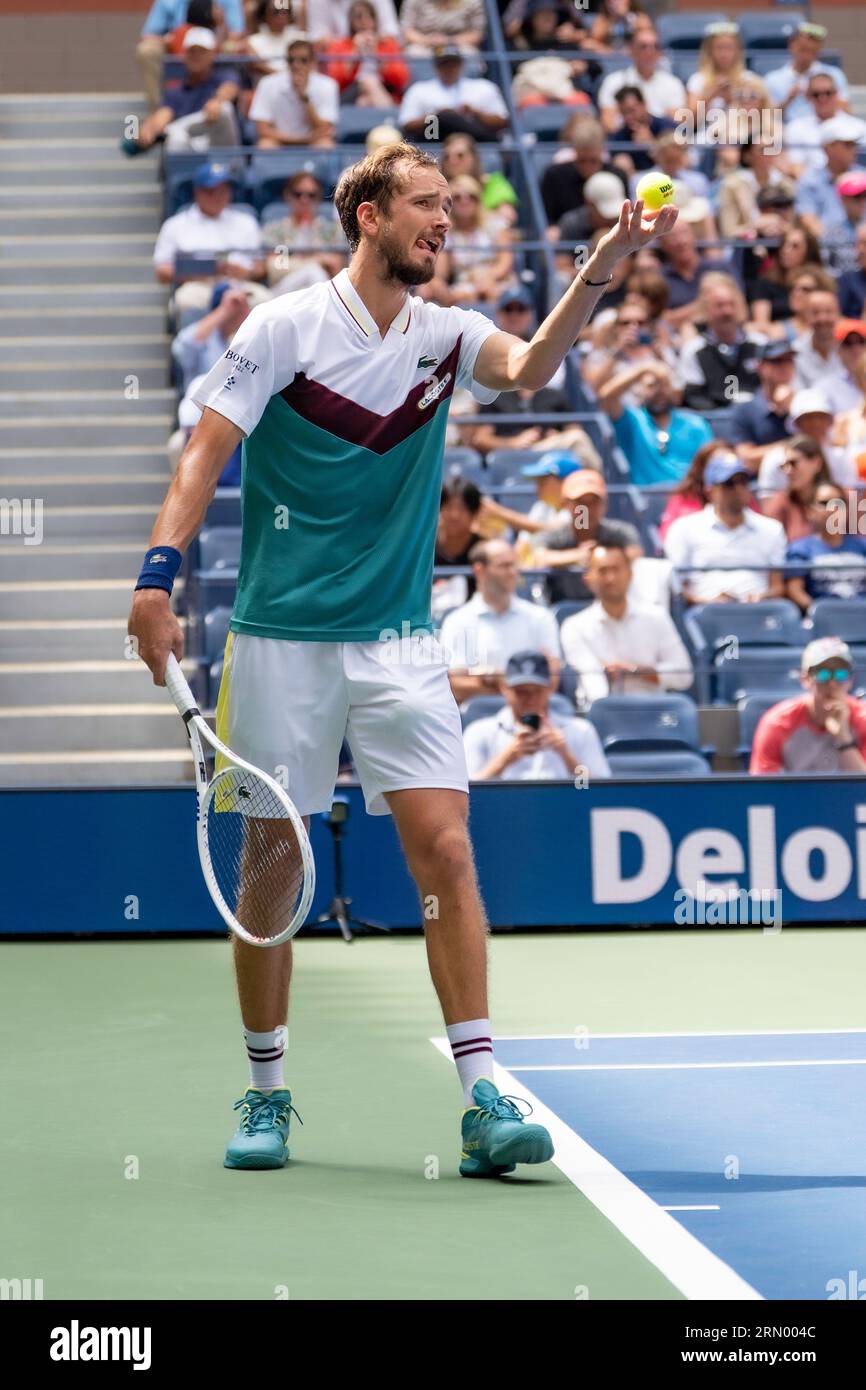 Daniil Medvedev (RUS) partecipa al primo turno di singolare maschile agli US Open Tennis 2023 Foto Stock