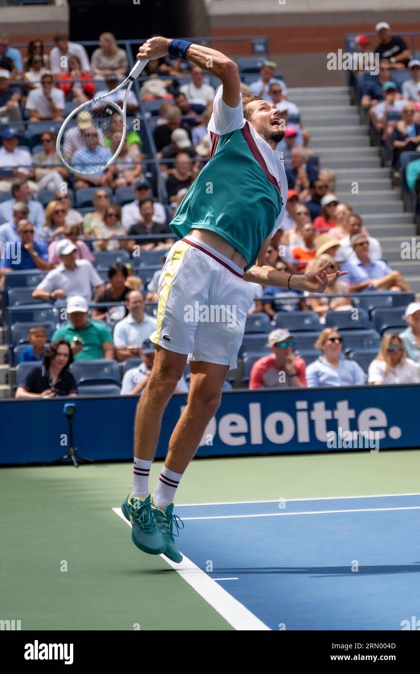 Daniil Medvedev (RUS) partecipa al primo turno di singolare maschile agli US Open Tennis 2023 Foto Stock