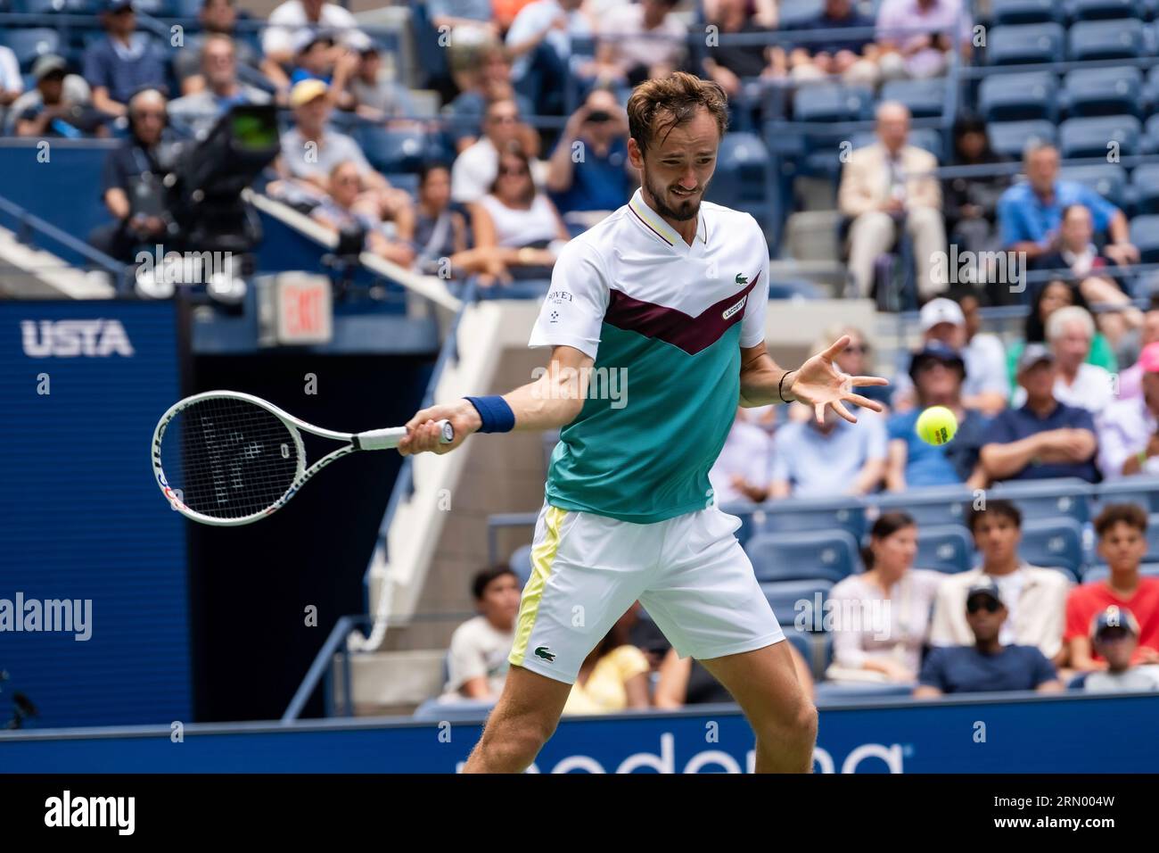 Daniil Medvedev (RUS) partecipa al primo turno di singolare maschile agli US Open Tennis 2023 Foto Stock