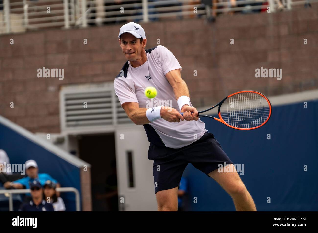 Andy Murray (GBR) partecipa al primo turno di singolare maschile agli US Open di tennis del 2023 Foto Stock