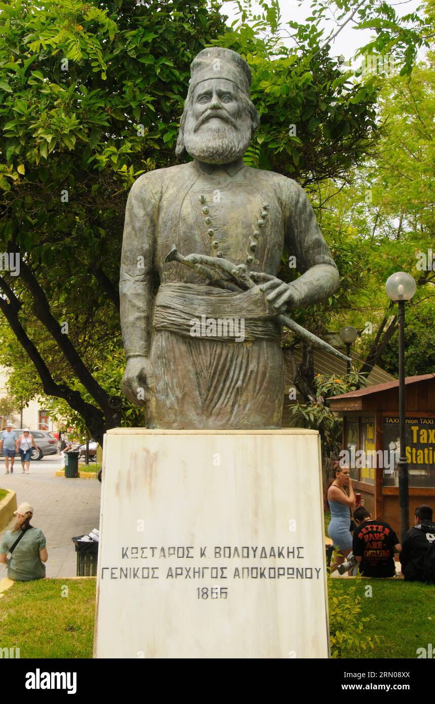 Grecia: Kostaros Voloudakis (1804 - 1900), capo cretese e leader della grande rivoluzione cretese del 1866, Piazza 1866, la Canea (Hania), Creta. La grande rivoluzione cretese (1866 - 1869), nota anche come rivolta cretese, fu una rivolta contro il controllo dell'Impero ottomano a Creta. Foto Stock