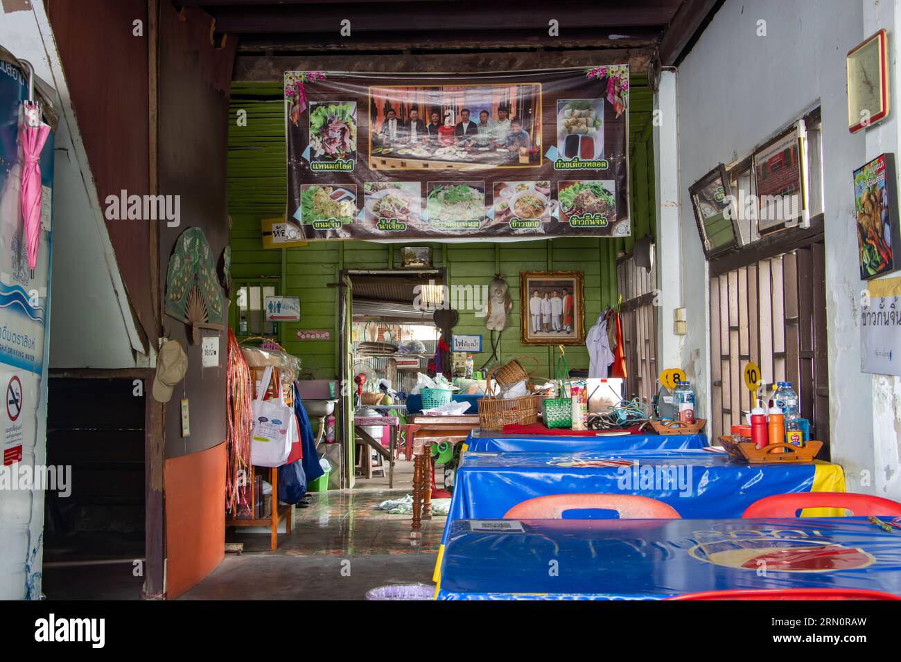 NAN, THAILANDIA, 21 MAGGIO 2023, interno di un tipico ristorante tailandese Foto Stock