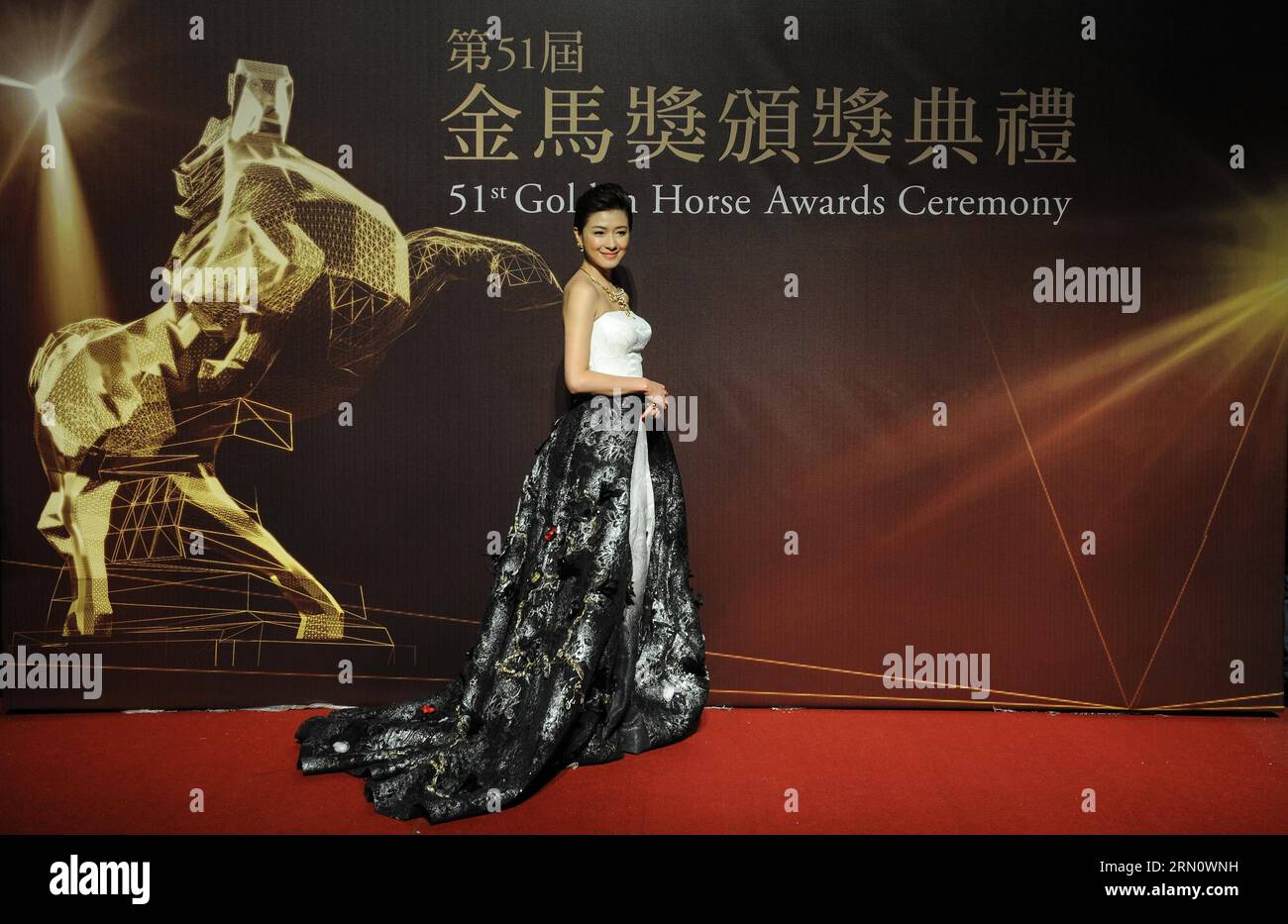 (141122) -- TAIPEI, 22 novembre 2014 -- l'attrice Wan Qian è presente al 51° Golden Horse Awards a Taipei, nel sud-est della Cina, a Taiwan, 22 novembre 2014. ) (hdt) CHINA-TAIPEI-GOLDEN HORSE AWARDS (CN) ShenxHong PUBLICATIONxNOTxINxCHN Taipei 22 novembre 2014 l'attrice Wan Qian È presente AL 51° Golden Horse Awards a Taipei Sud Est della Cina 22 novembre 2014 HDT China Taipei Golden Horse Awards CN ShenxHong PUBLICATIONxNOTxINxCHN Foto Stock