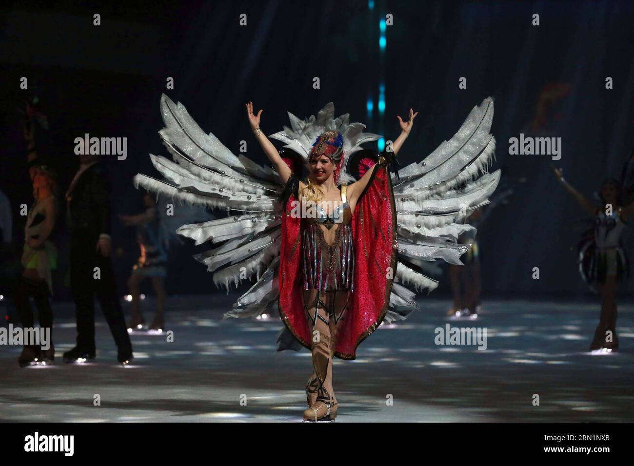 FRANCOFORTE, -- Annette Dytrt si esibisce durante lo spettacolo Passion ICE di Holiday on Ice a Festhalle a Francoforte, in tedesco, il 13 gennaio 2015.) (Dzl) GERMAN-FRANKFURT-ICE SHOW-HOLIDAY ON ICE LuoxHuanhuan PUBLICATIONxNOTxINxCHN Frankfurt Annette Dytrt si esibisce durante il Passion ICE Show by Holiday ON ICE a Festhalle a Francoforte Germania IL 13 gennaio 2015 dzl German Frankfurt ICE Show Holiday ON ICE LuoxHuanhuan PUBLICATIONxNOTxINxCHN Foto Stock