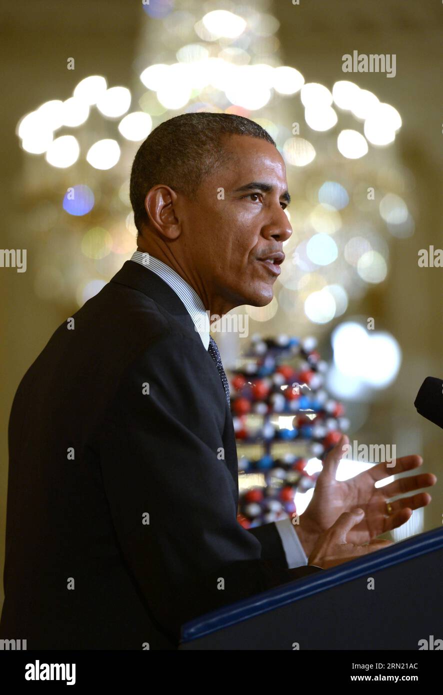 (150130) -- WASHINGTON D.C., 30 gennaio 2015 -- il presidente degli Stati Uniti Barack Obama parla di medicina durante un evento nella East Room alla Casa Bianca a Washington D.C., negli Stati Uniti, 30 gennaio 2015. Il presidente degli Stati Uniti Barack Obama venerdì ha svelato i dettagli su un nuovo sforzo di ricerca medica audace chiamato Precision Medicine Initiative, dicendo che chiederà al Congresso un investimento di 215 milioni di dollari nel suo progetto di bilancio 2016 in scadenza la prossima settimana.) US-WASHINGTON-OBAMA-INVESTMENTS-MEDICINE YinxBogu PUBLICATIONxNOTxINxCHN Washington D C gennaio 30 2015 il presidente degli Stati Uniti Barack Obama parla di medi Foto Stock