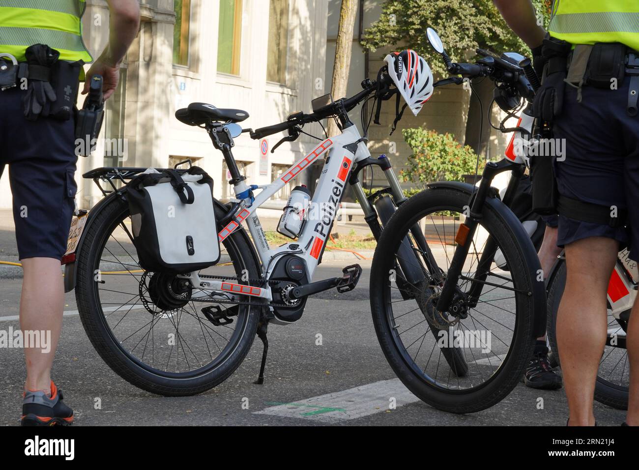 Bicicletta della polizia delle biciclette a Zurigo utilizzata come un agile mezzo di operazione durante la pattuglia in città. Foto Stock