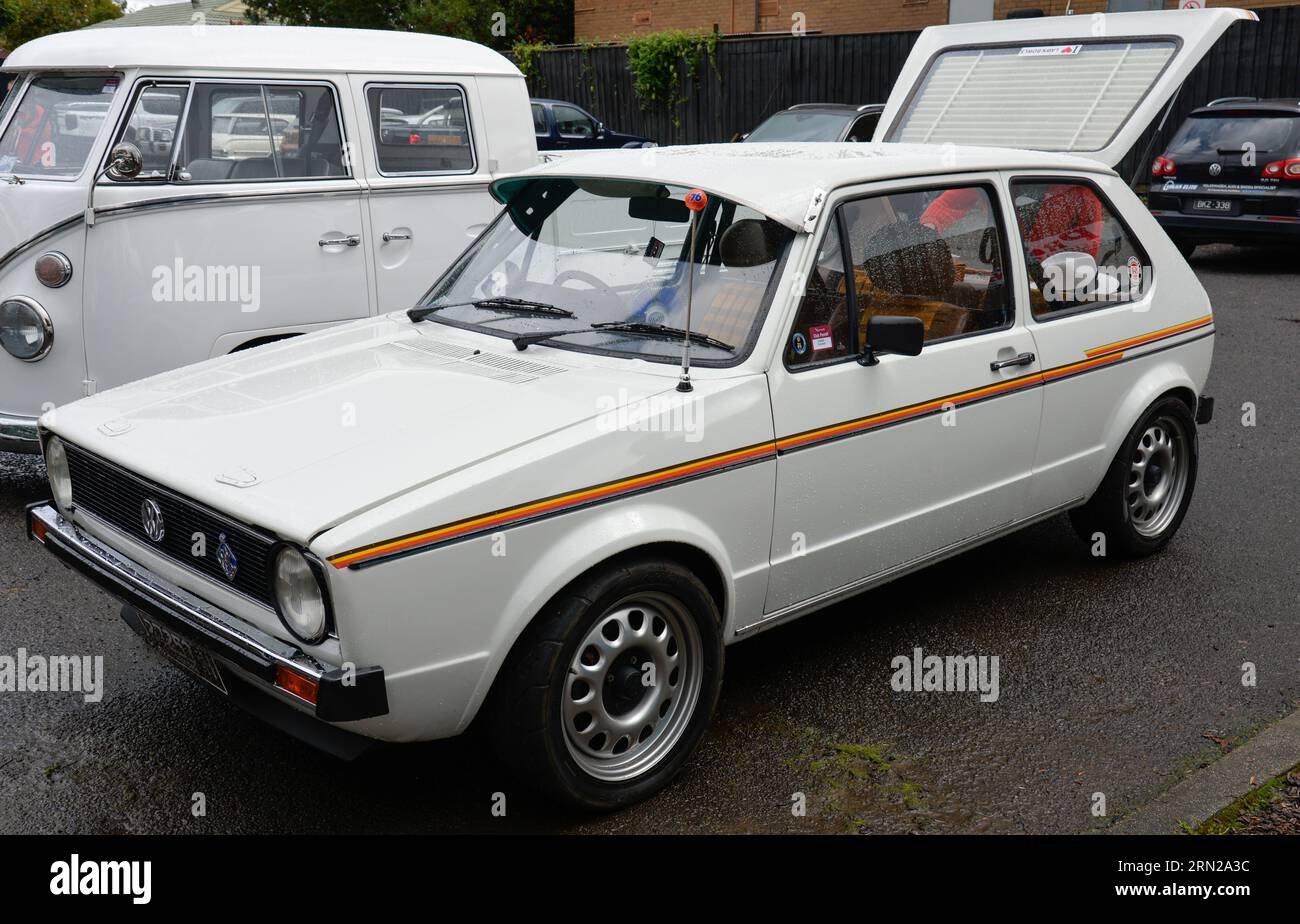 Volkswagen VW Golf Mk1 Mark i l bianco con strisce vintage retro Show Shine Day Out, Melbourne Victoria Foto Stock