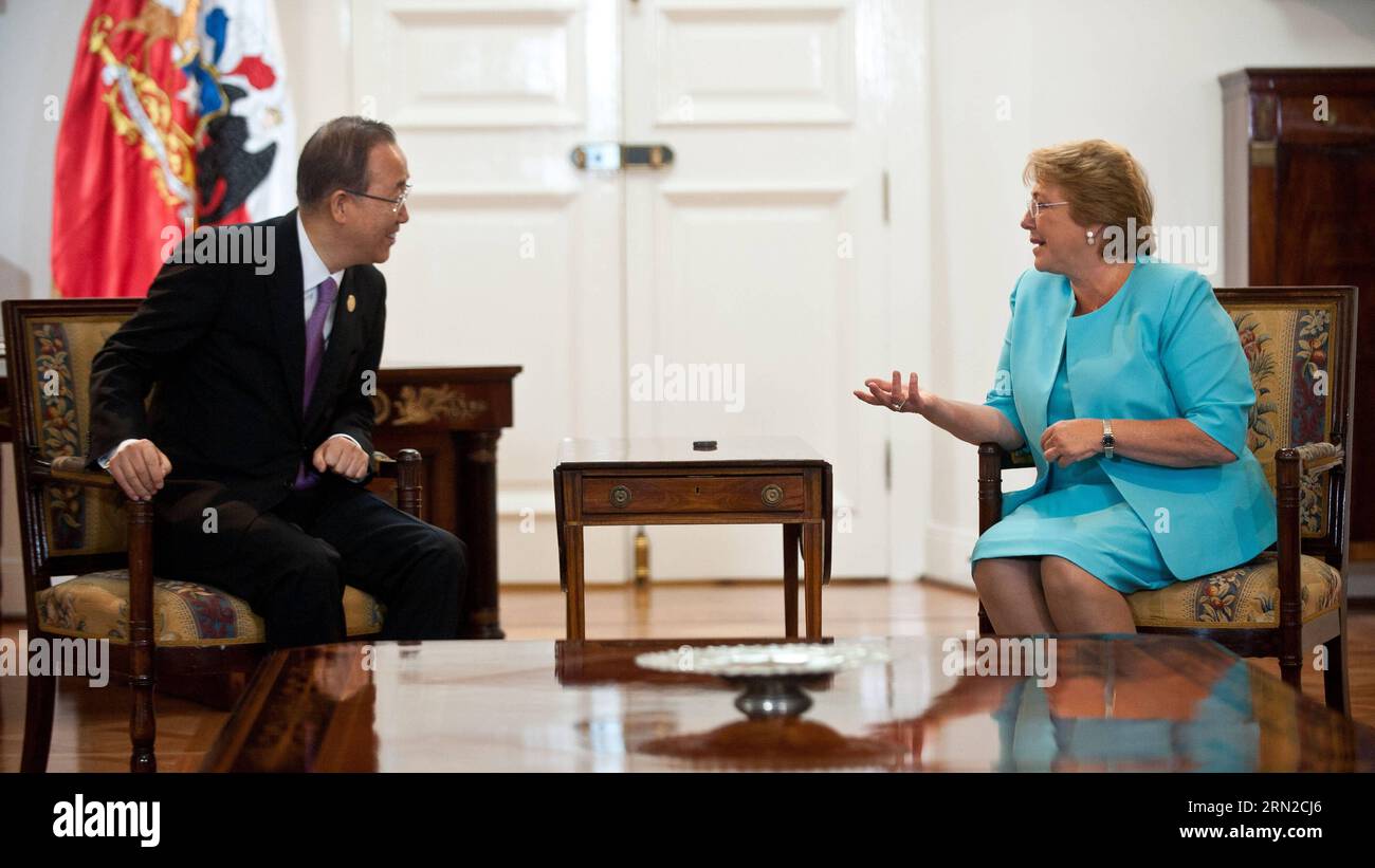 Il 26 febbraio il Presidente cileno Michelle Bachelet (R) incontra il Segretario generale delle Nazioni Unite (ONU), Ban Ki-Moon, a Santiago, capitale del Cile, 2015. Jorge Villegas) (rtg) (lrz) CILE-SANTIAGO-un-POLITICS-VISIT e JORGExVILLEGAS PUBLICATIONxNOTxINxCHN Foto Stock