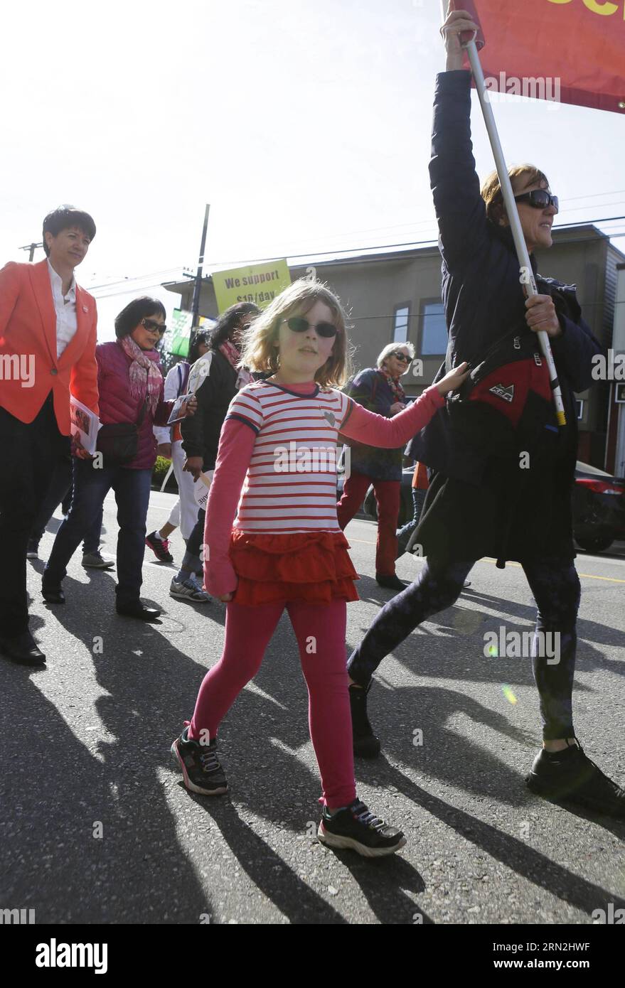(150309) -- VANCOUVER, 8 marzo 2015 -- Una ragazza partecipa alla sfilata che segna la giornata internazionale della donna a Vancouver, in Canada, l'8 marzo 2015. Circa 200 donne hanno partecipato alla sfilata per celebrare la giornata internazionale della donna. )(zhf) CANADA-VANCOUVER-WOMEN'S DAY-PARADE LiangxSen PUBLICATIONxNOTxINxCHN Vancouver 8 marzo 2015 una ragazza partecipa alla Parata che segna la giornata internazionale della donna a Vancouver Canada L'8 marzo 2015 circa 200 donne hanno partecipato alla Parata per celebrare la giornata internazionale della donna Canada Vancouver Women S Day Parade PUBLICATIONxNOTxINxCHN Foto Stock