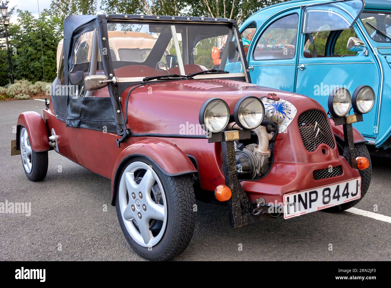 Auto kit Citroën Lomax basata sul modello 2CV. Piston Club Stratford upon Avon. Warwickshire, Inghilterra, UK. Riunione del club dei proprietari. Incontro di auto UK Foto Stock