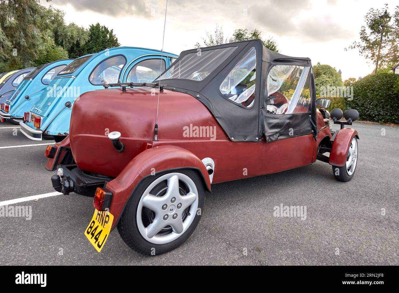 Auto kit Citroën Lomax basata sul modello 2CV. Piston Club Stratford upon Avon. Warwickshire, Inghilterra, UK. Riunione del club dei proprietari. Incontro di auto UK Foto Stock