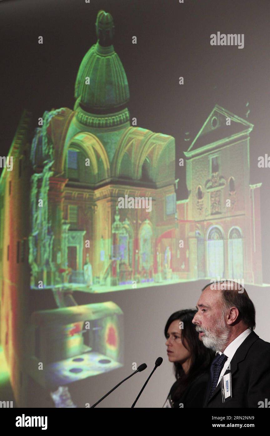 (150317) -- MADRID, 17 marzo 2015 -- i membri del gruppo di ricerca partecipano a una conferenza stampa per confermare la coincidenza dei dati storici e antropologici dei 17 corpi sepolti nel Convento dei Trinitari scalzi, a Madrid, in Spagna, il 17 marzo 2015. I resti del famoso scrittore spagnolo Miguel de Cervantes, l'autore di Don Chisciotte, sono stati trovati a Madrid, circa 400 anni dopo la sua morte, scienziati forensi annunciati martedì. (rtg) SPAIN-MADRID-CULTURE-CERVANTES NOTIMEX PUBLICATIONxNOTxINxCHN Madrid 17 marzo 2015 partecipano i membri del gruppo di ricerca Foto Stock