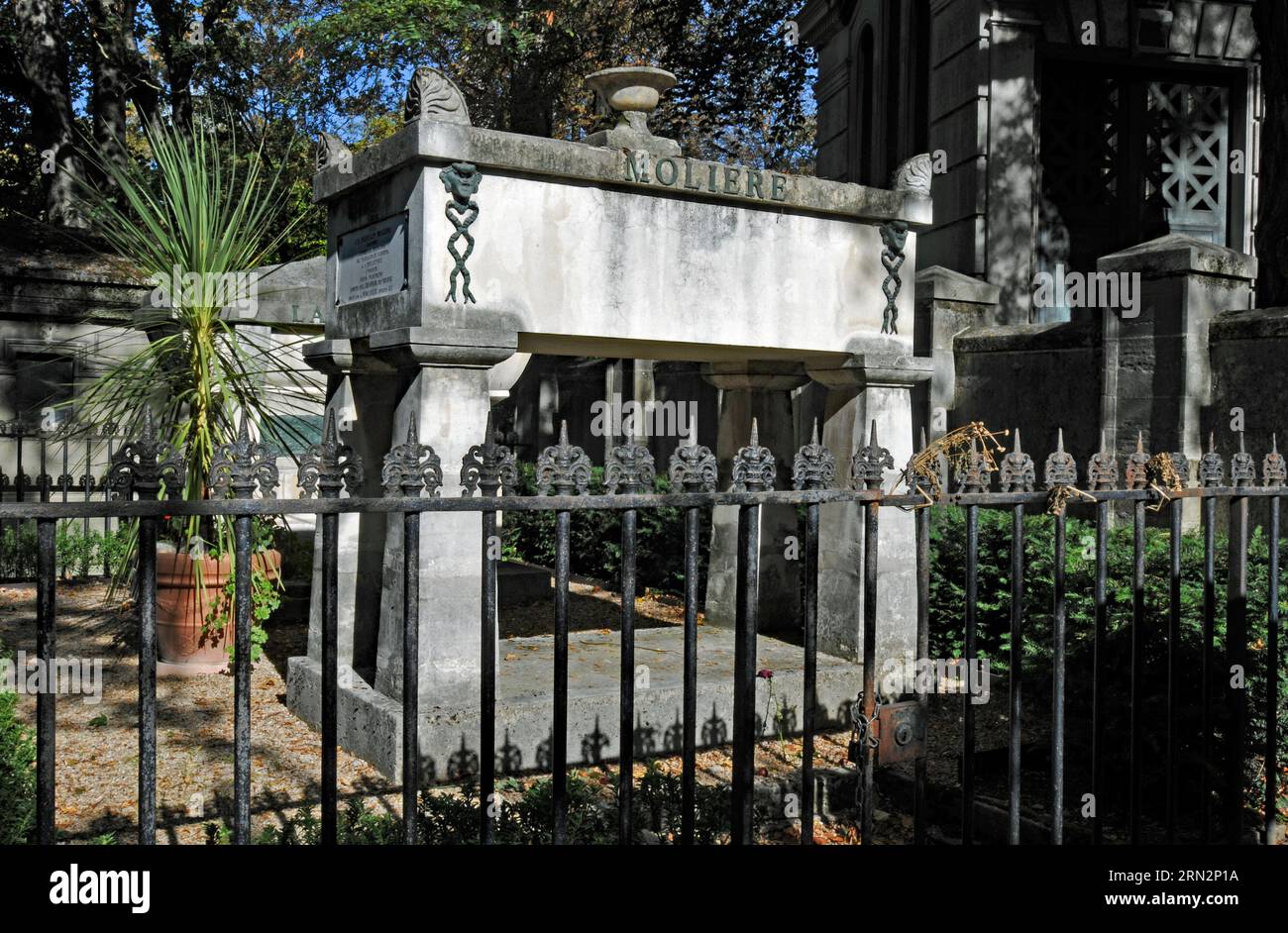 La tomba del drammaturgo francese e attore Molière nel cimitero di Père Lachaise a Parigi. Le sue opere più importanti sono Tartuffe e le Misantrope Foto Stock