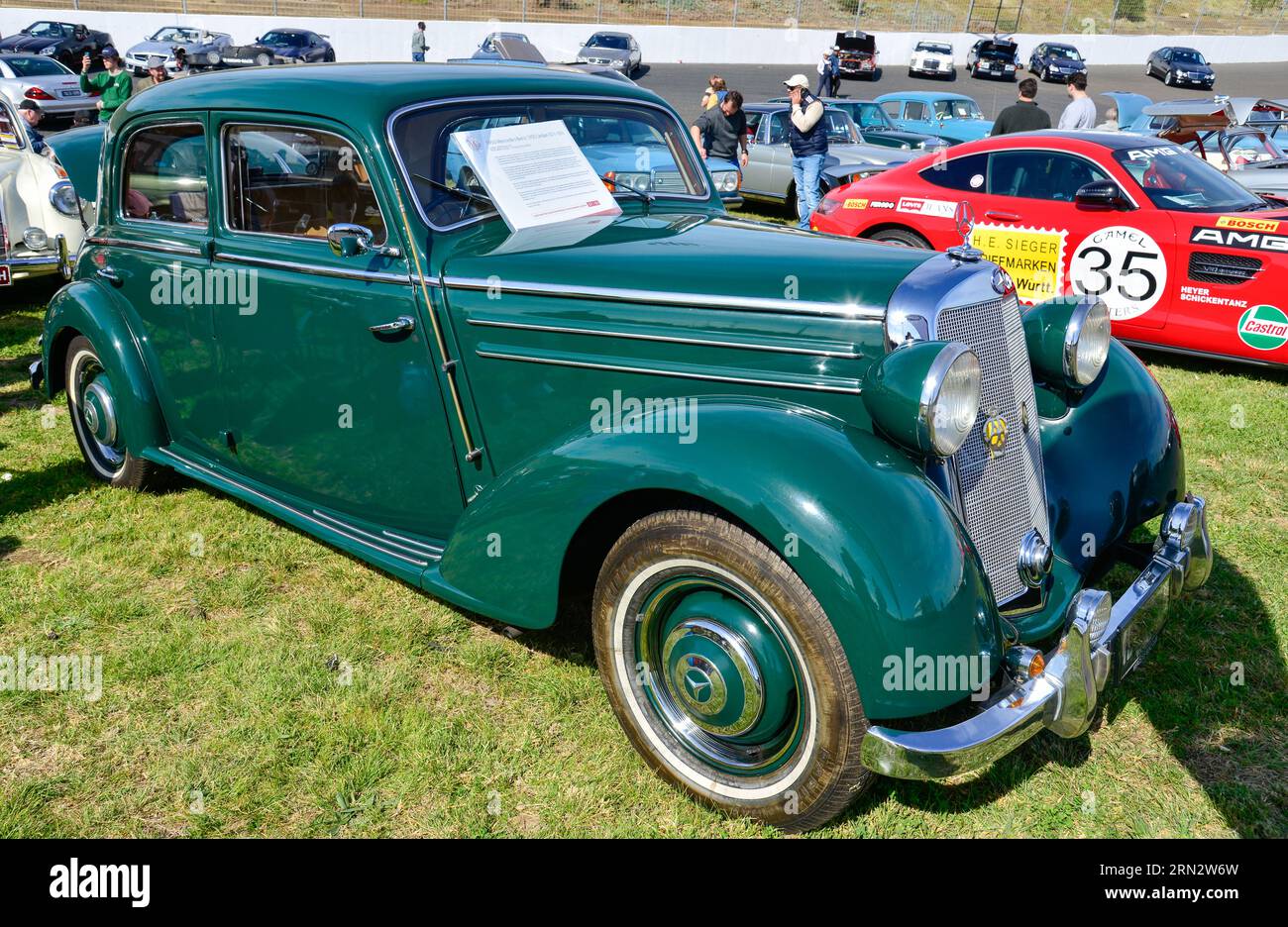 Mercedes Green d'epoca classica anni '1940 in mostra all'ippodromo Sunny Day di Melbourne, Australia Foto Stock