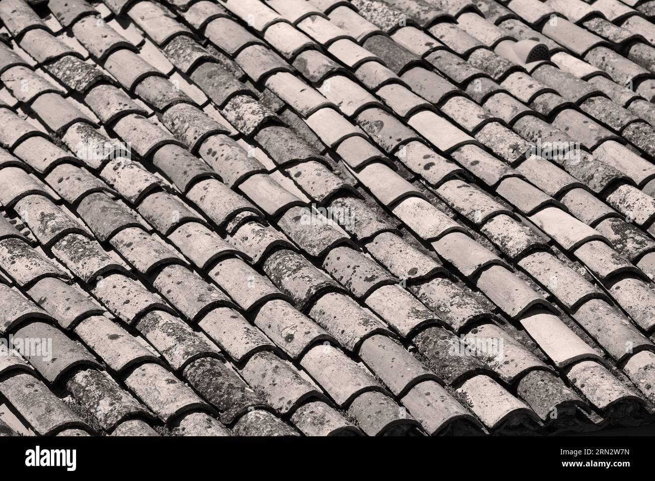 Tegole su tetto di una casa Foto Stock