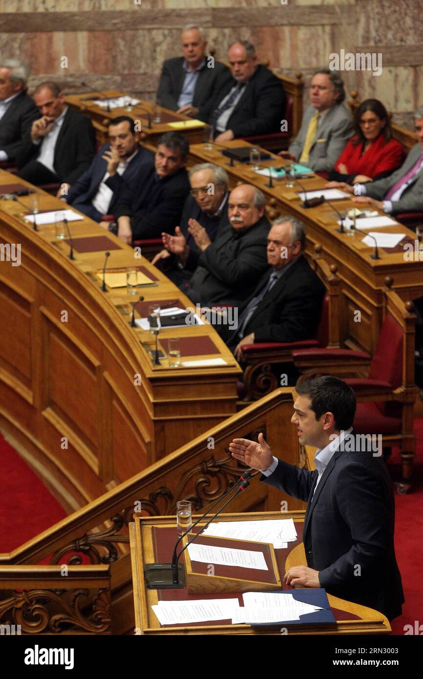 (150330) -- ATENE, 30 marzo 2015 -- il primo ministro greco Alexis Tsipras si rivolge a una sessione del parlamento ad Atene, Grecia, il 30 marzo 2015. Il primo ministro greco Alexis Tsipras ha invitato i partiti di opposizione lunedì sera a radunarsi in uno sforzo nazionale per tirare il paese fuori dalla crisi del debito e dalla dura austerità, mentre i negoziati critici sui prossimi passi avanti nella cooperazione con i prestatori internazionali sono proseguiti a Bruxelles. ) GRECIA-ATENE-POLITICA-PM-CRISI DEL DEBITO MariosxLolos PUBLICATIONxNOTxINxCHN 150330 Atene marzo 30 2015 il primo ministro greco Alexis Tsipras si rivolge a Parli Foto Stock