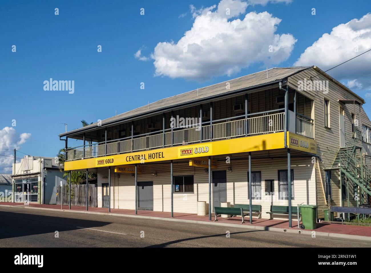 Un tipico pub australiano - The Central Hotel, Stanley Street, Collinsville, Queensland, Ausralia Foto Stock