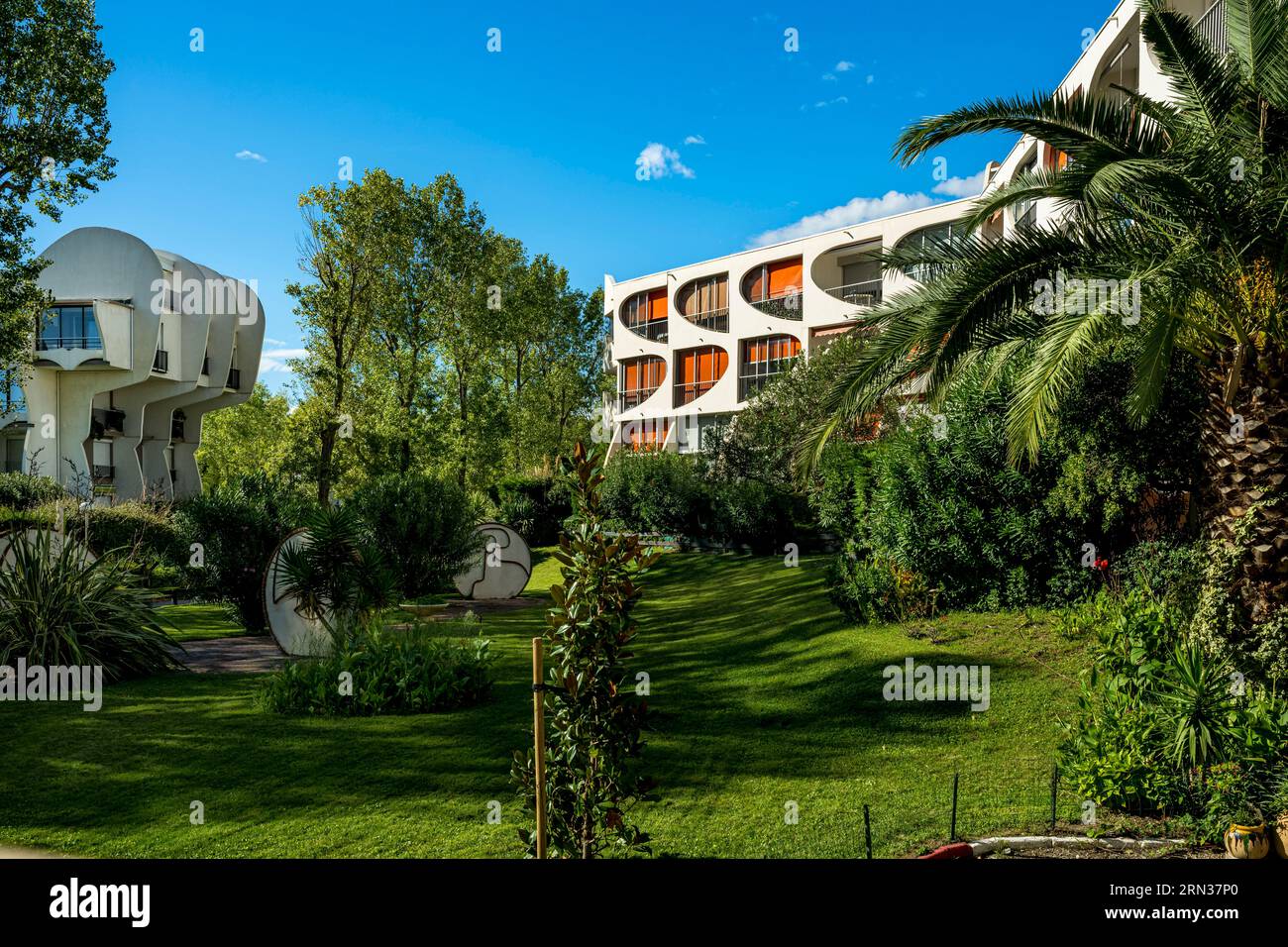 Francia, Herault, la grande-Motte, dichiarata patrimonio del XX secolo, Residence Eden (retro dell'edificio) dall'architetto Jean Balladur Foto Stock