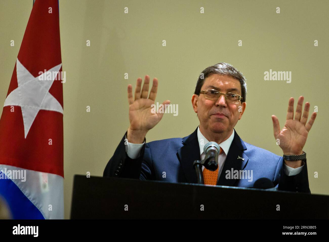 Il ministro degli Esteri cubano Bruno Rodriguez interviene in una conferenza stampa a Panama City, capitale di Panama, l'11 aprile 2015. I presidenti cubani e statunitensi hanno tenuto i primi colloqui faccia a faccia in oltre mezzo secolo, sabato, qui, in mezzo alla distensione tra le due nazioni. PANAMA-PANAMA CITY-CUBAN FM-CONFERENZA STAMPA LiuxBin PUBLICATIONxNOTxINxCHN i Ministri degli Esteri cubani Bruno Rodriguez interviene in una conferenza stampa a Panama City capitale di Panama 11 aprile 2015 i Presidenti cubani e statunitensi Hero il primo colloquio faccia a faccia in oltre mezzo secolo di sabato qui tra i due Nazioni Panama Pana Foto Stock