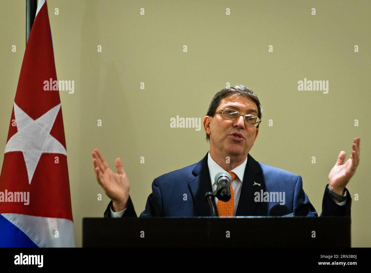 Il ministro degli Esteri cubano Bruno Rodriguez interviene in una conferenza stampa a Panama City, capitale di Panama, l'11 aprile 2015. I presidenti cubani e statunitensi hanno tenuto i primi colloqui faccia a faccia in oltre mezzo secolo, sabato, qui, in mezzo alla distensione tra le due nazioni. PANAMA-PANAMA CITY-CUBAN FM-CONFERENZA STAMPA LiuxBin PUBLICATIONxNOTxINxCHN i Ministri degli Esteri cubani Bruno Rodriguez interviene in una conferenza stampa a Panama City capitale di Panama 11 aprile 2015 i Presidenti cubani e statunitensi Hero il primo colloquio faccia a faccia in oltre mezzo secolo di sabato qui tra i due Nazioni Panama Pana Foto Stock