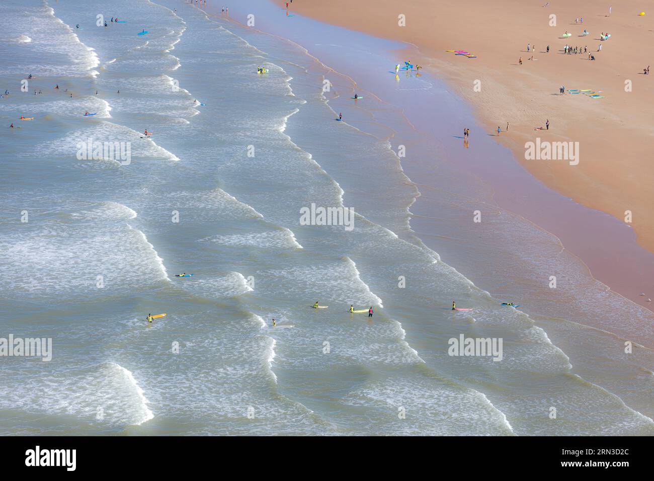 Francia, Vendee, St Gilles Croix de vie, passeggiate e scuole di surf sulla grande Plage (vista aerea) Foto Stock