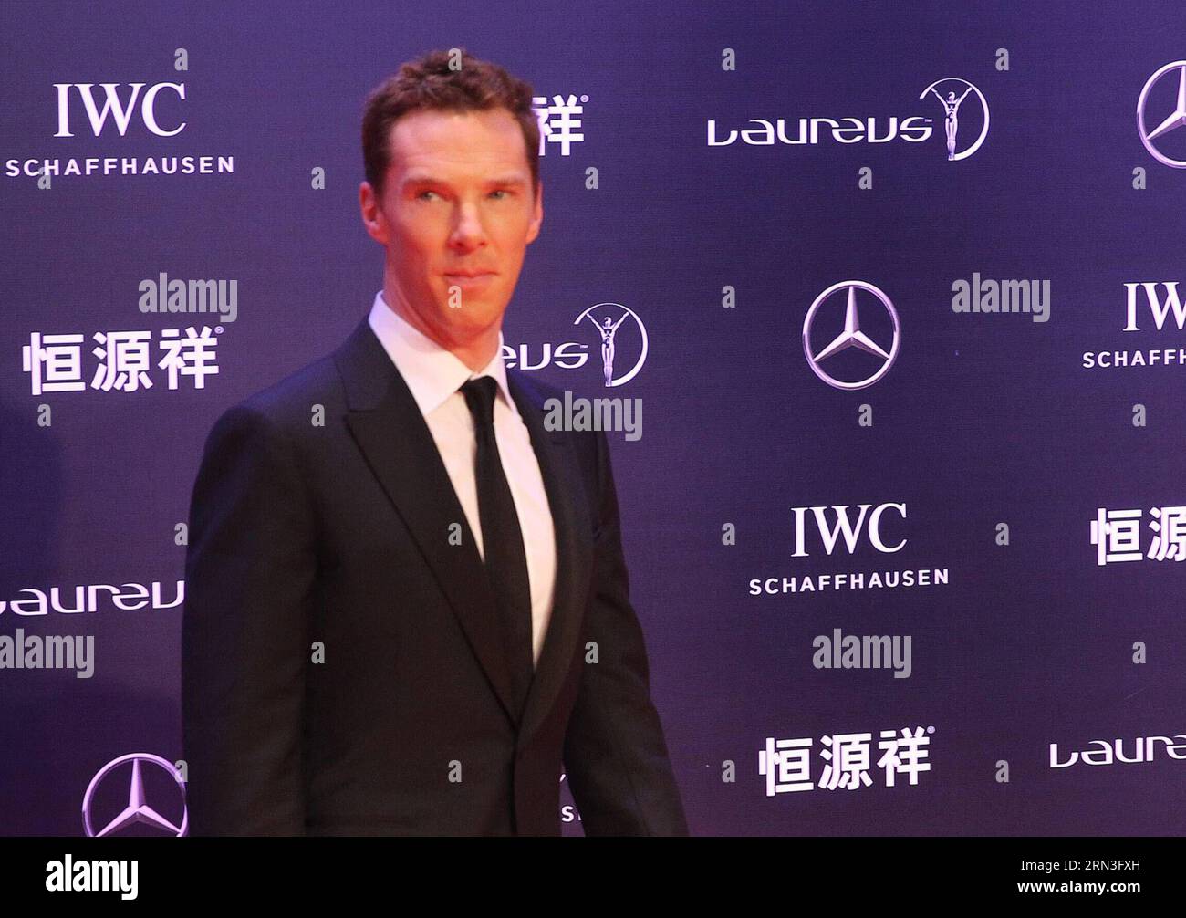 (150415) -- SHANGHAI, 15 aprile 2015 -- l'attore britannico Benedict Cumberbatch posa sul tappeto rosso mentre arriva per la cerimonia del Laureus World Sports Award al Grand Theater di Shanghai il 15 aprile 2015. ) (SP)CHINA-SHANGHAI-LAUREUS ChenxFei PUBLICATIONxNOTxINxCHN Shanghai 15 aprile 2015 l'attore britannico Benedict Cumberbatch posa SUL tappeto rosso mentre arriva per la cerimonia di premiazione del Laureus World Sports Award al Grand Theatre di Shanghai IL 15 aprile 2015 SP China Shanghai Laureus PUBLICATIONxNOTxINxCHN Foto Stock