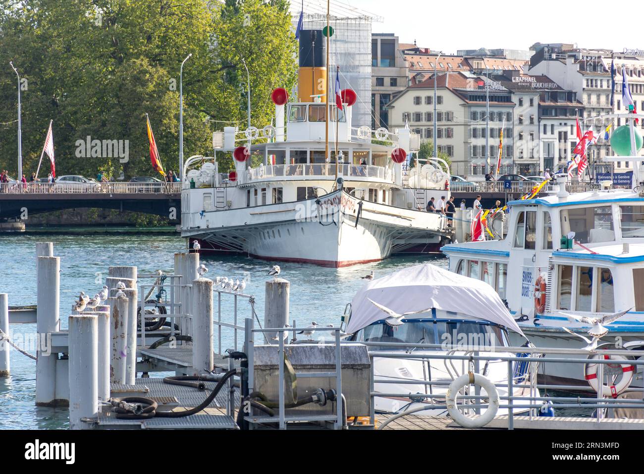 Il battello a vapore "Simplon" Belle Epoque ormeggiato a Quai du Mont Blanc, Ginevra (Genève), Cantone di Ginevra, Svizzera Foto Stock