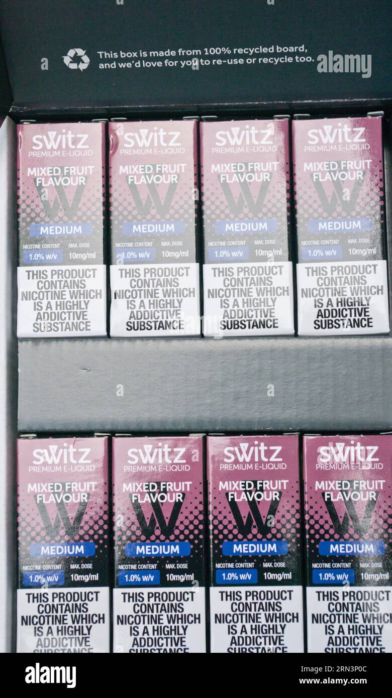Scatola di liquidi Switz Mix Fruit Flavour Vape E. Foto Stock