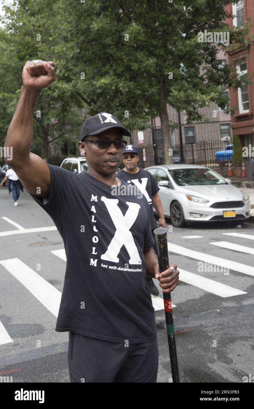 Celebrando il 50° anniversario dell'Hip Hop nel 2023, l'annuale parata dell'Hip Hop per la giustizia sociale marcia attraverso il quartiere Bedford Stuyvesant di Brooklyn, New York. Foto Stock