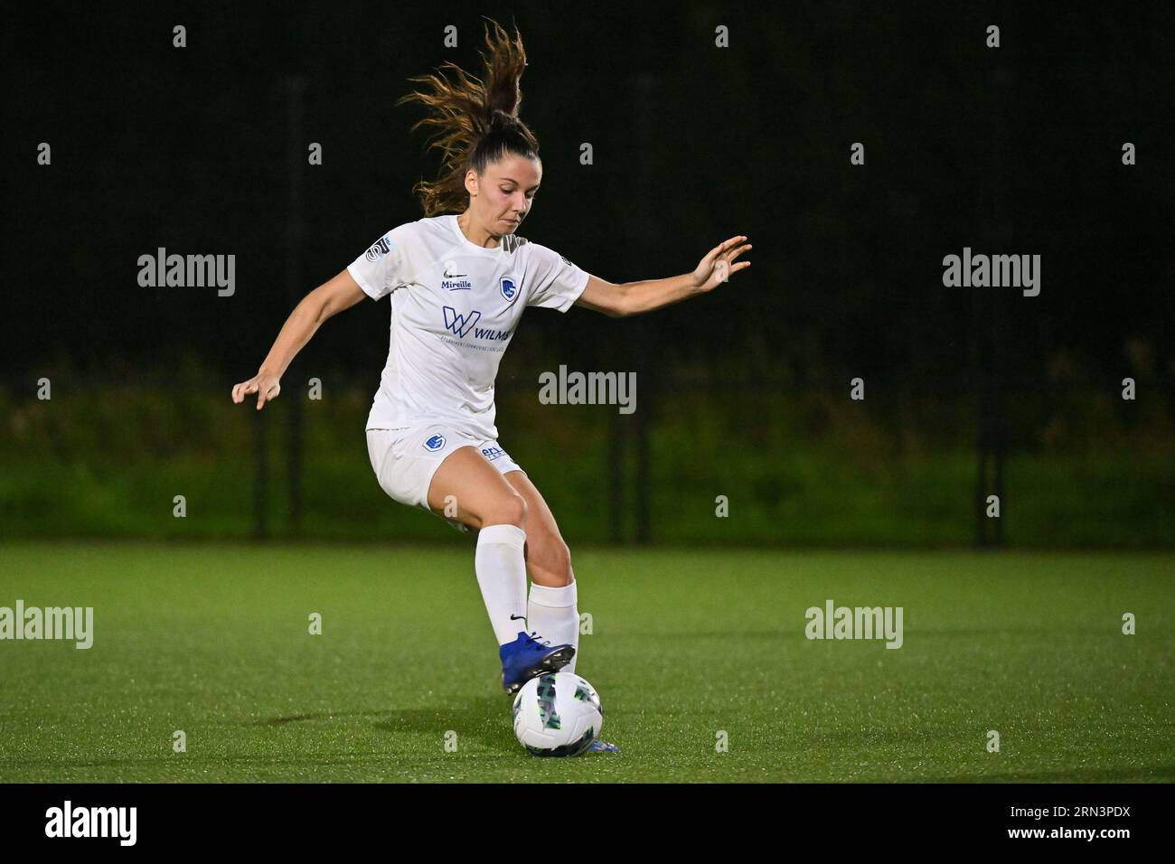 Marcinelle, Belgio. 25 agosto 2023. Romy Camps (3) di Genk nella foto durante una partita di calcio femminile tra Sporting du Pays de Charleroi e KRC Genk Ladies nella prima giornata della stagione 2023 - 2024 della belga lotto Womens Super League, sabato 25 agosto 2023 a Marcinelle, BELGIO . Credito: Sportpix/Alamy Live News Foto Stock