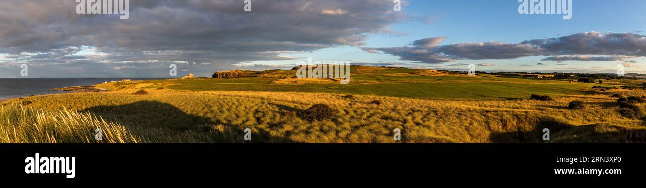 Panoramica del campo da golf Bamburgh Castle Foto Stock
