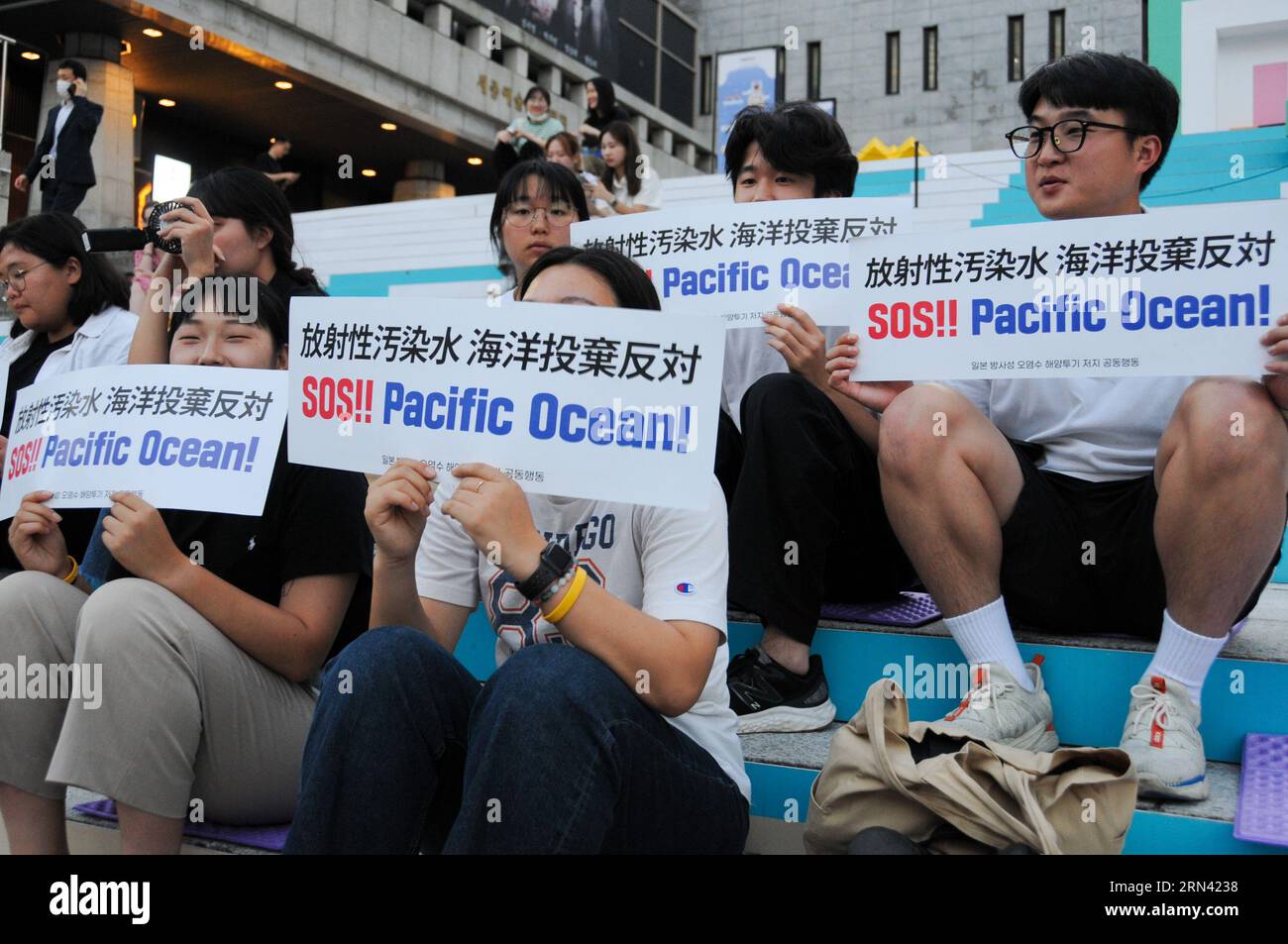 Seoul, Corea del Sud. 31 agosto 2023. La gente partecipa a una manifestazione contro lo scarico oceanico del Giappone delle acque reflue contaminate dal nucleare di Fukushima a Seoul, Corea del Sud, 31 agosto 2023. Crediti: Yang Chang/Xinhua/Alamy Live News Foto Stock